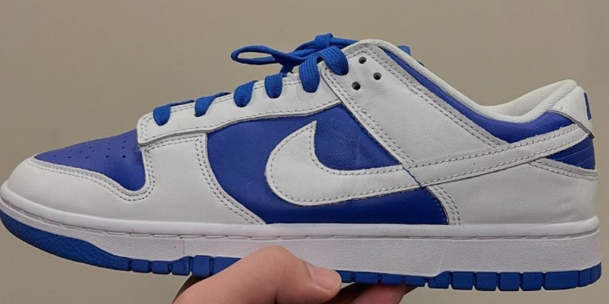 Nike Dunk Xmas Blue/White: Ideal Holiday Sneaker